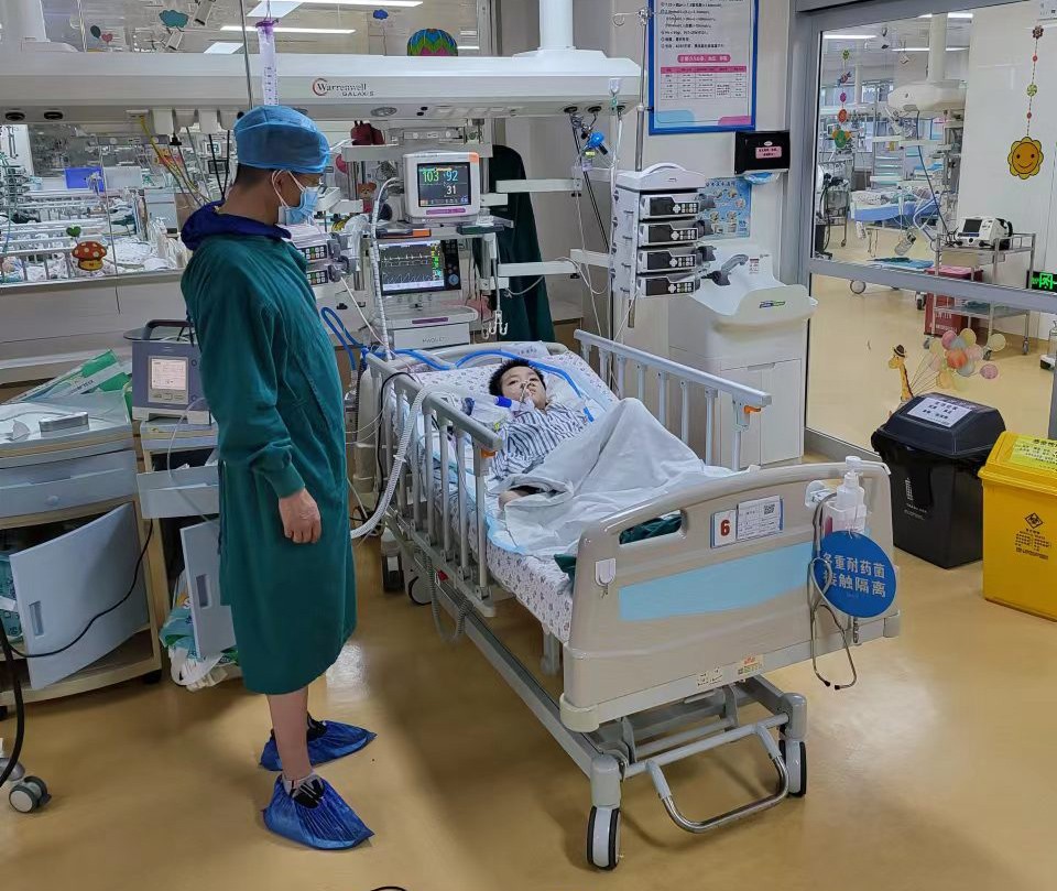 二连浩特市跨省救护车出租公司